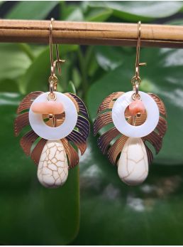 Boucles Bohèmes, feuille tropicale, perle blanche craquelée.