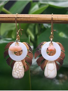 Boucles Bohèmes, feuille tropicale, perle blanche craquelée.