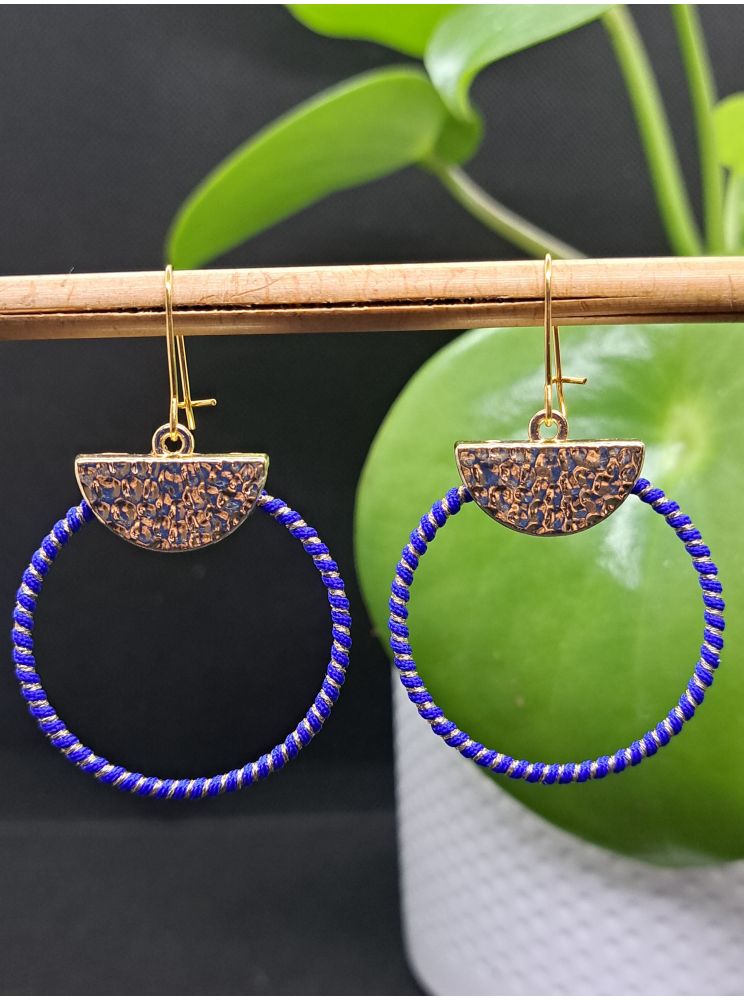 Dormeuses macramé bleu roi et doré Dormeuses macramé bleu roi et doré