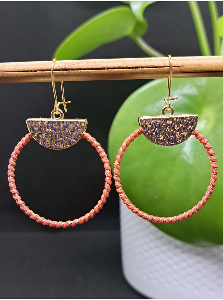 Dormeuses macramé saumon et doré Dormeuses macramé saumon et doré