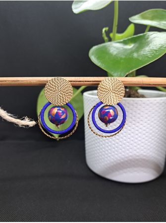 Puces, perles en bois bleu nuit.