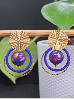 Puces, perles en bois bleu nuit.