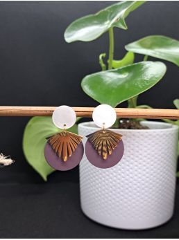 Puces coquillages et médailles couleur aubergine
