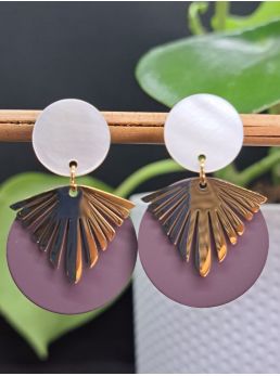 Puces coquillages et médailles couleur aubergine