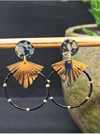 Puce résine champagne et noire, éventail doré, perles noires.