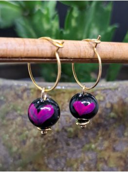 Créoles et perles en bois noires.