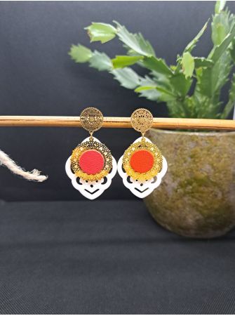 Puce rosace, pampille filigrane blanc ivoire, cuir