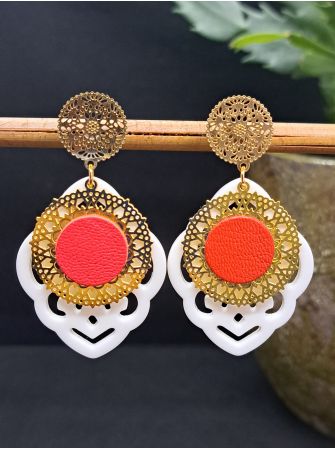 Puce rosace, pampille filigrane blanc ivoire, cuir