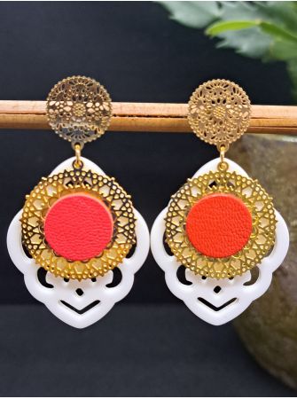 Puce rosace, pampille filigrane blanc ivoire, cuir