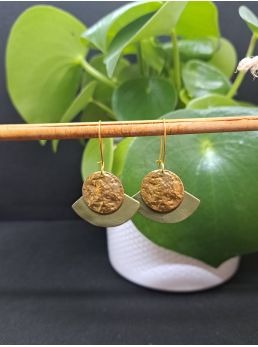 Dormeuses, cuir vert olive.