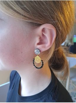 Puces zébrées, gouttes avec perles à facettes bleu roi mates.