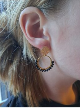 Puces pailletées, anneaux avec perles à facettes noires.