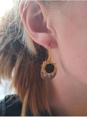 Dormeuses, soleil en laiton et cuir métallisé et noir pailleté cuivré..