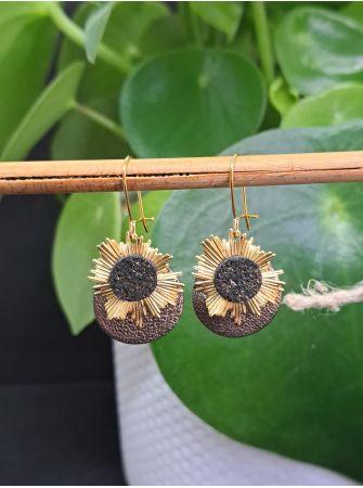 Dormeuses, soleil en laiton et cuir métallisé et noir pailleté cuivré..