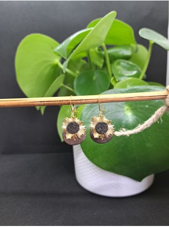 Dormeuses, soleil en laiton et cuir métallisé et noir pailleté cuivré..