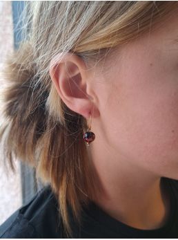 Créoles et perles en bois noires.