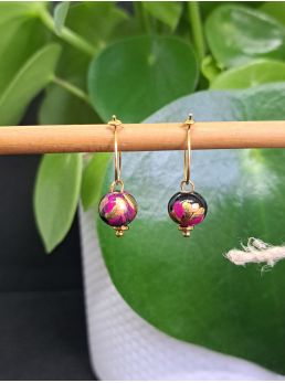 Créoles et perles en bois noires.