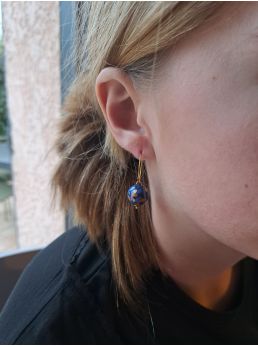 Creoles, perles en bois bleu nuit.