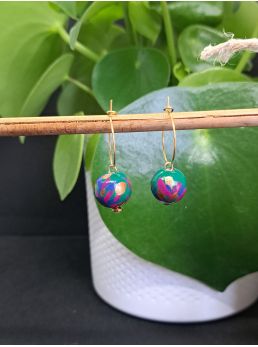 Créoles, perles en bois vertes.