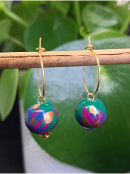 Créoles, perles en bois vertes.