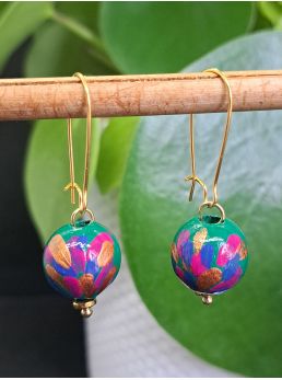 Dormeuses, perles en bois vertes.