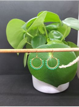Dormeuses, anneaux et perles à facettes vert mat