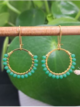 Dormeuses, anneaux et perles à facettes vert mat