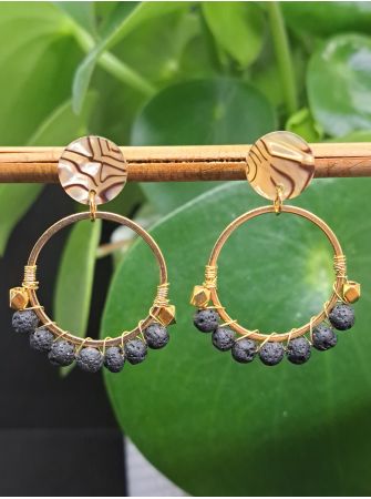 Puces en résine dorée et noire, perles en pierre de lave noire