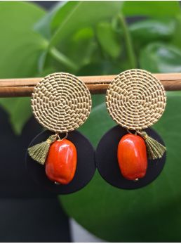 Puces  ethniques, médaille noire et graine.