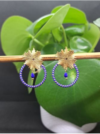 Puces soleil, macramé bleu et doré.