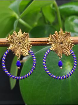 Puces soleil, macramé bleu et doré.