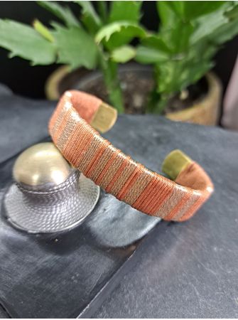 Manchette moyenne marron et cuivré.