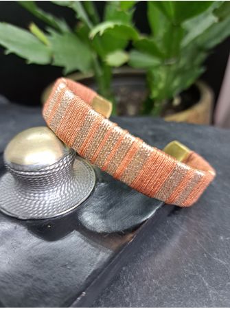 Manchette moyenne marron et cuivré.