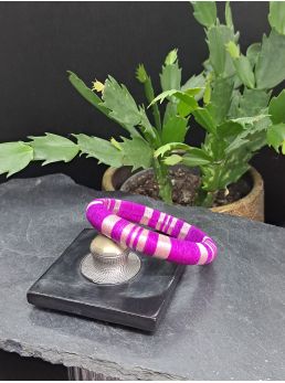 Jonc violet et mauve métallisé.