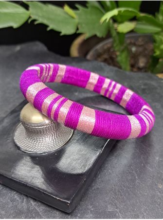 Jonc violet et mauve métallisé.