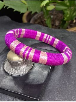 Jonc violet et mauve métallisé.