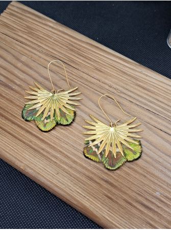 Boucles avec plumes.