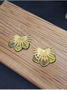 Boucles avec plumes.