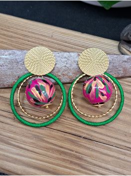 Puces ethniques, perle en bois rose, anneau vert