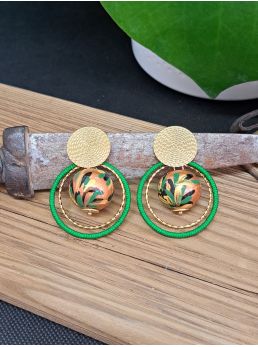 Puces ethniques, perle en bois cuivrée, anneau vert