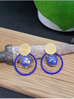 Puces ethniques, perle en bois bleu nuit, anneau bleu roi