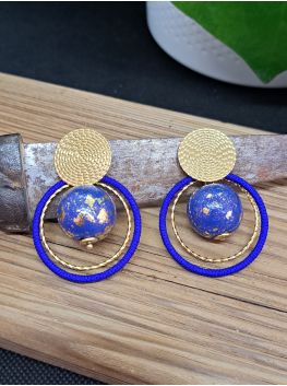 Puces ethniques, perle en bois bleu nuit, anneau bleu roi