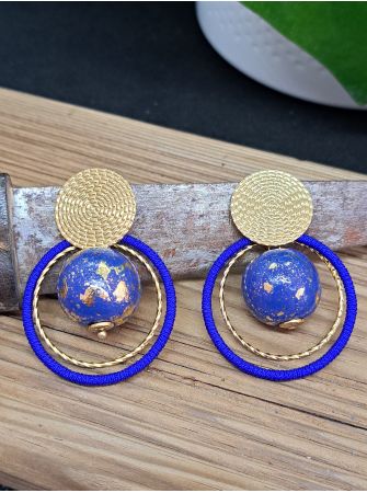 Puces ethniques, perle en bois bleu nuit, anneau bleu roi