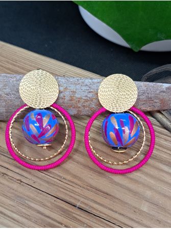 Puces ethniques, perle en bois bleu lavande, anneau rose