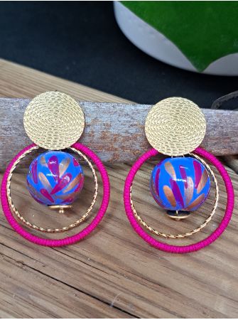 Puces ethniques, perle en bois bleu lavande, anneau rose