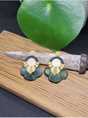 Série "plumes" et "cuir".