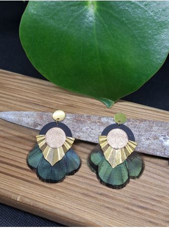 Série "plumes" et "cuir".