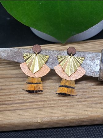 Série plumes et cuir.