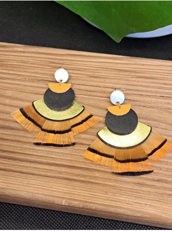 Série plumes et cuir.