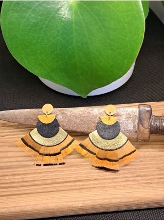 Série plumes et cuir.